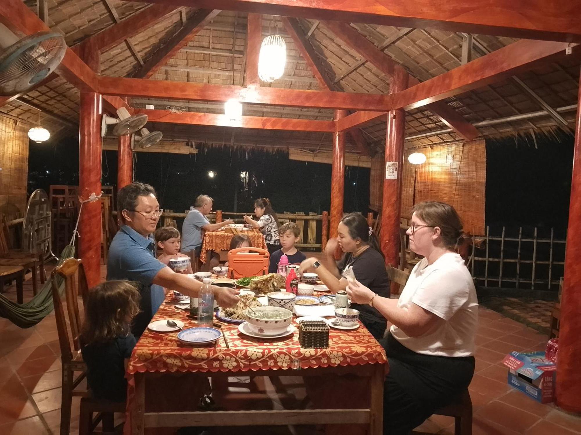 Mekong Riverside Homestay Vĩnh Long Extérieur photo